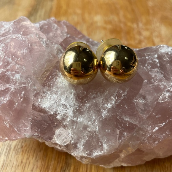 Vintage gold tone large studs - Picture 2 of 10